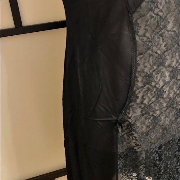 Chic Black Lace Chemise - Picture 3 of 9